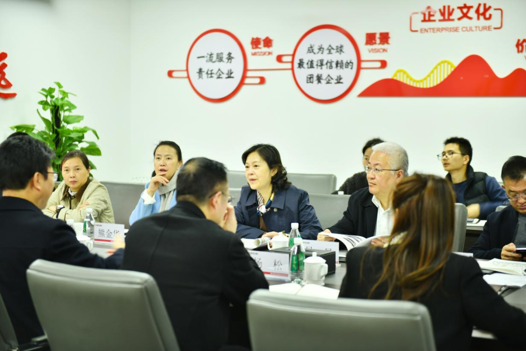 四川省商务厅副厅长尹奇志一行莅临尊龙凯时人生就是搏餐饮集团调研指导